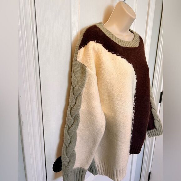 NWT Papermoon Unique Color Block Sweater! ❤️ - Picture 3 of 4